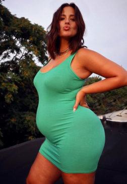 Ashley Graham Flaunts Pregnancy Photo » NaijaVibe