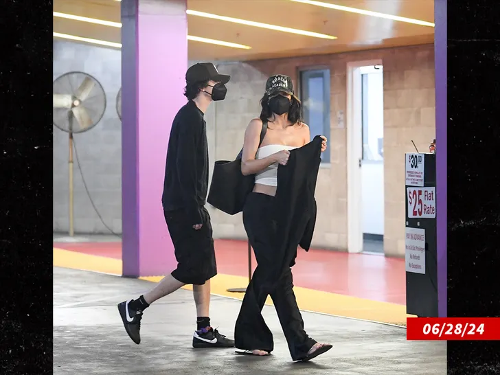Kylie Jenner, Timothee Chalamet Still Going Strong 2 Kylie Jenner and Timothee Chalamet